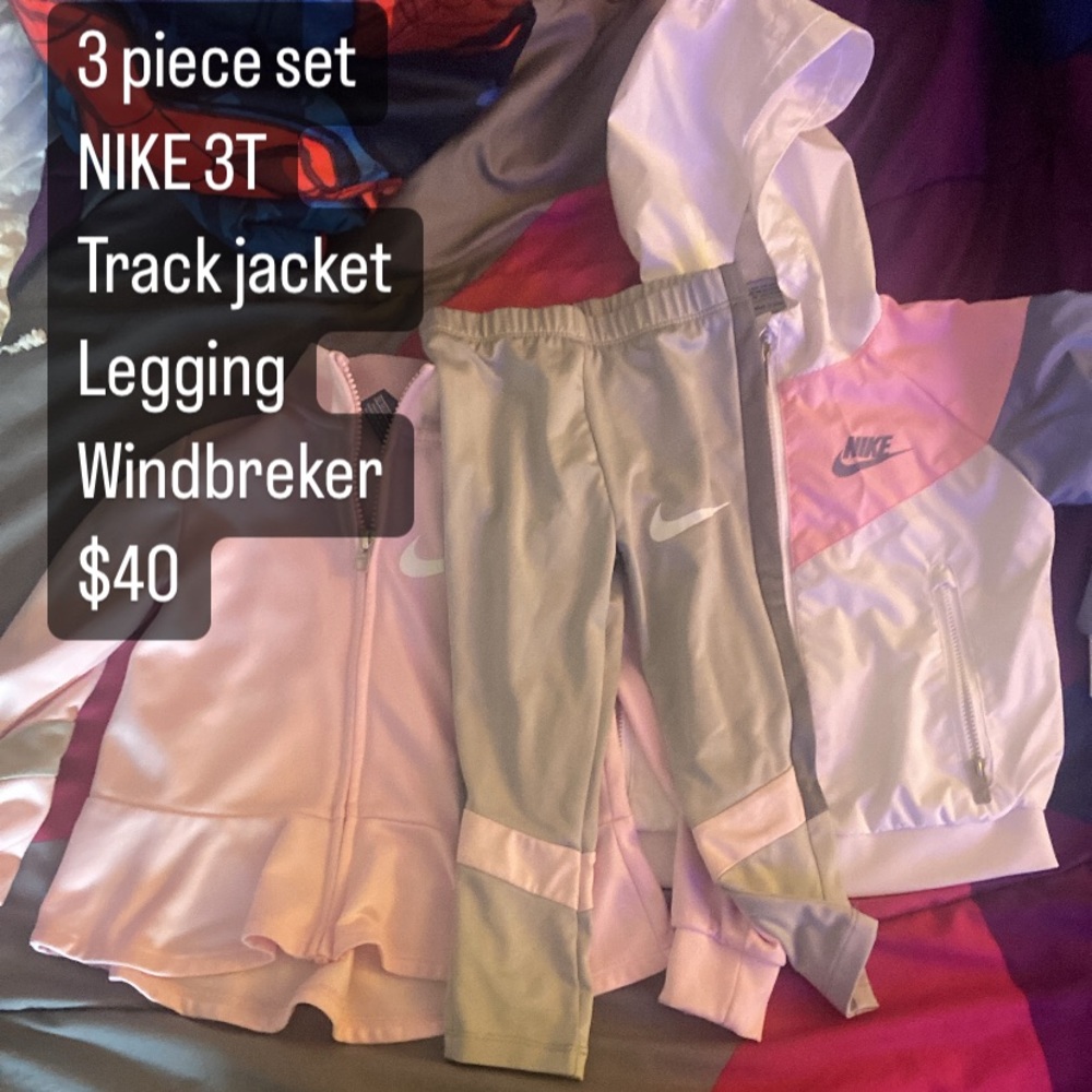 Stain free.. gently used Nike 3 piece set .. smoke free pet free home